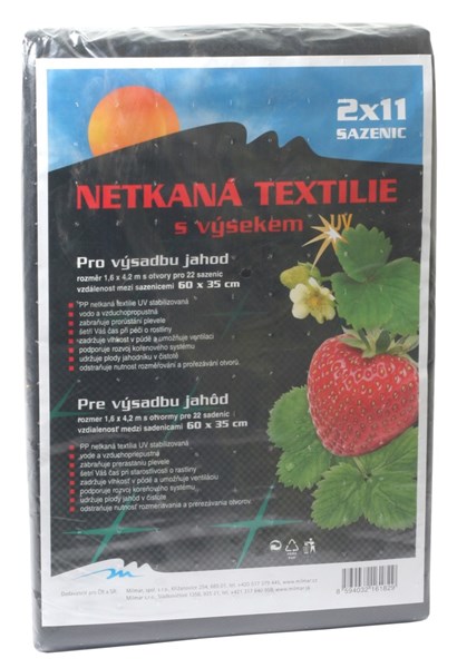 Obrázek z Netkaná textilie výsek černý 45 g - jahody šíře 1,6 x 4,2 m